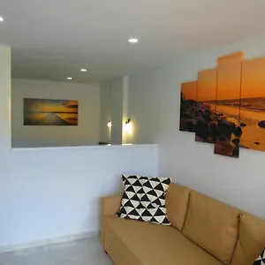 https://near-the-sea-las-arenas.in-canary-islands.com